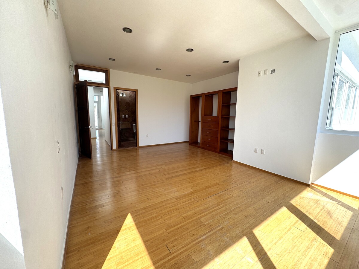 23 de 40: Habitación con baño