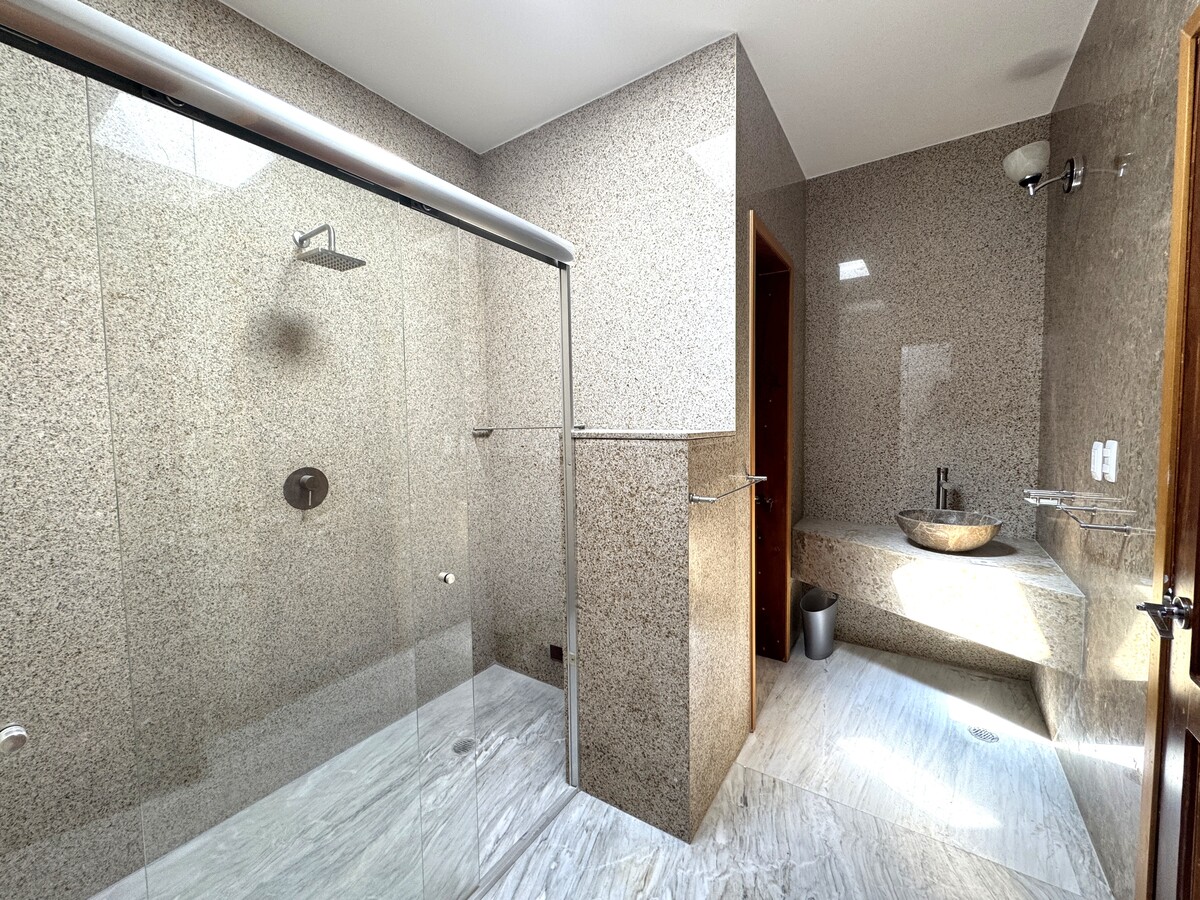 29 de 40: Baño compartido