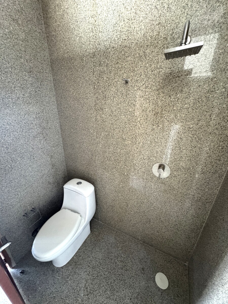 9 de 40: Baño estudio planta baja