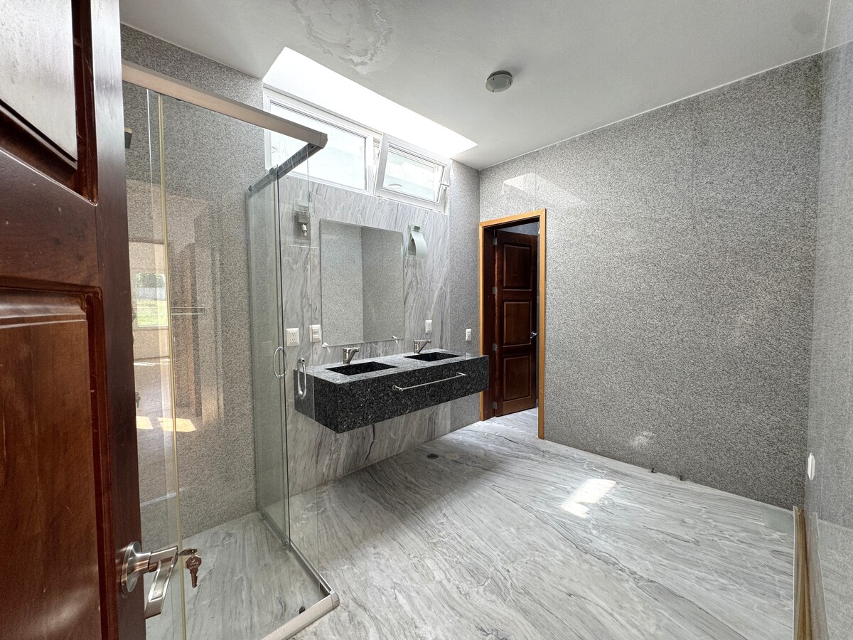 20 de 40: Baño cuarto principal