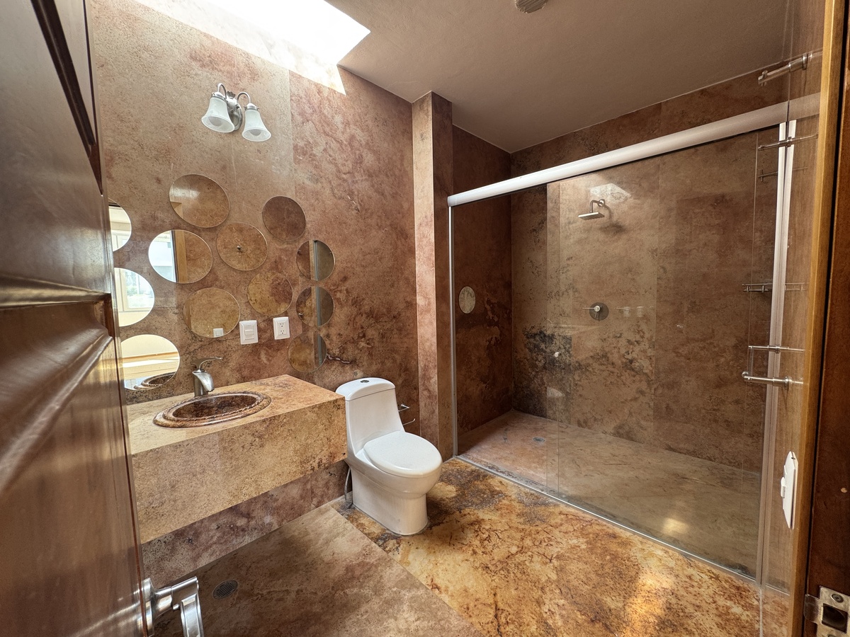 25 de 40: Baño cuarto secundario