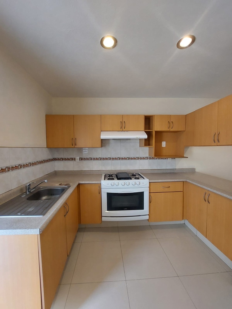 4 of 9: Cocina