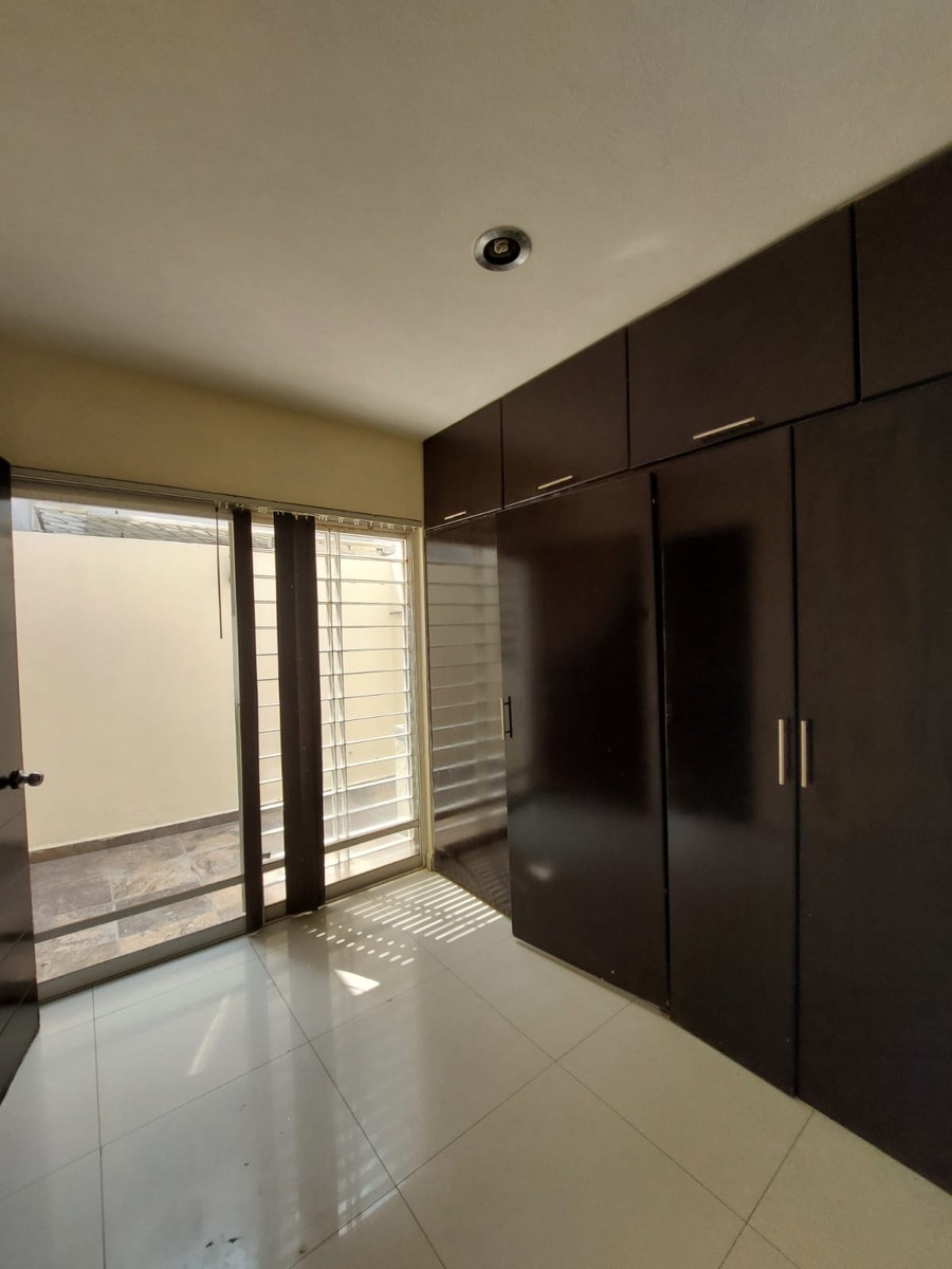 5 of 9: Cuarto de servicio