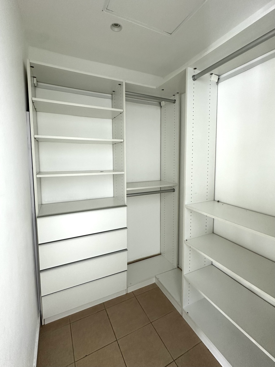 10 de 15: Walking Closet en las 3 habitaciones. Dos en la principal.