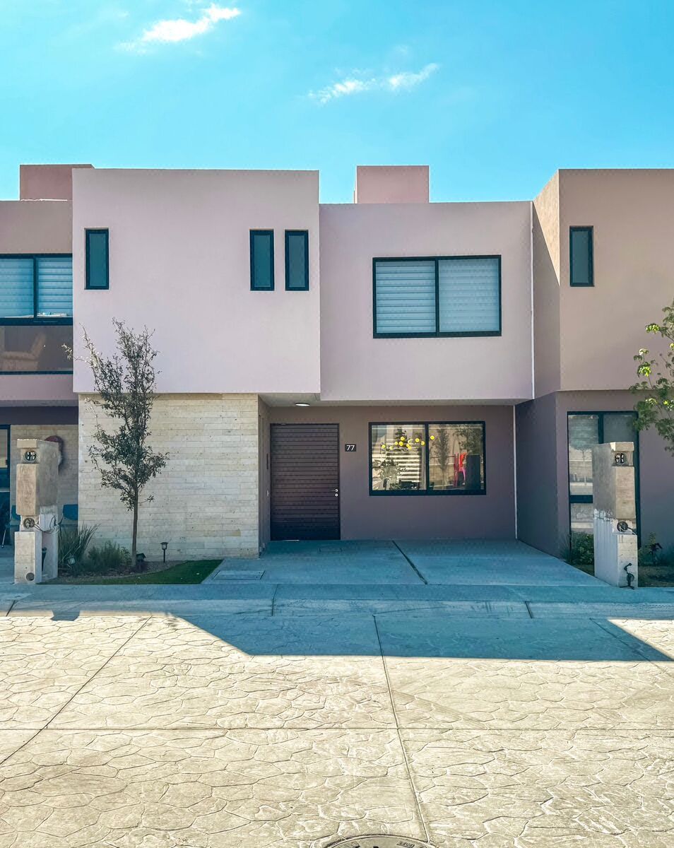Venta de casa Lomas del Marques - foto 1