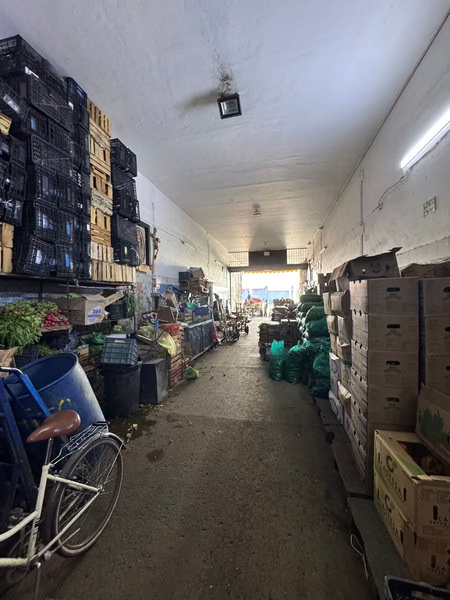 Foto 5 de Excelente Bodega sobre Avenida Principal del Mercado de Abastos (enfocado en ubi