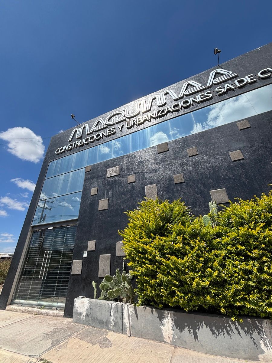 Oficina con Bodega en Venta o Renta — Carretera México-Querétaro, La Piedad