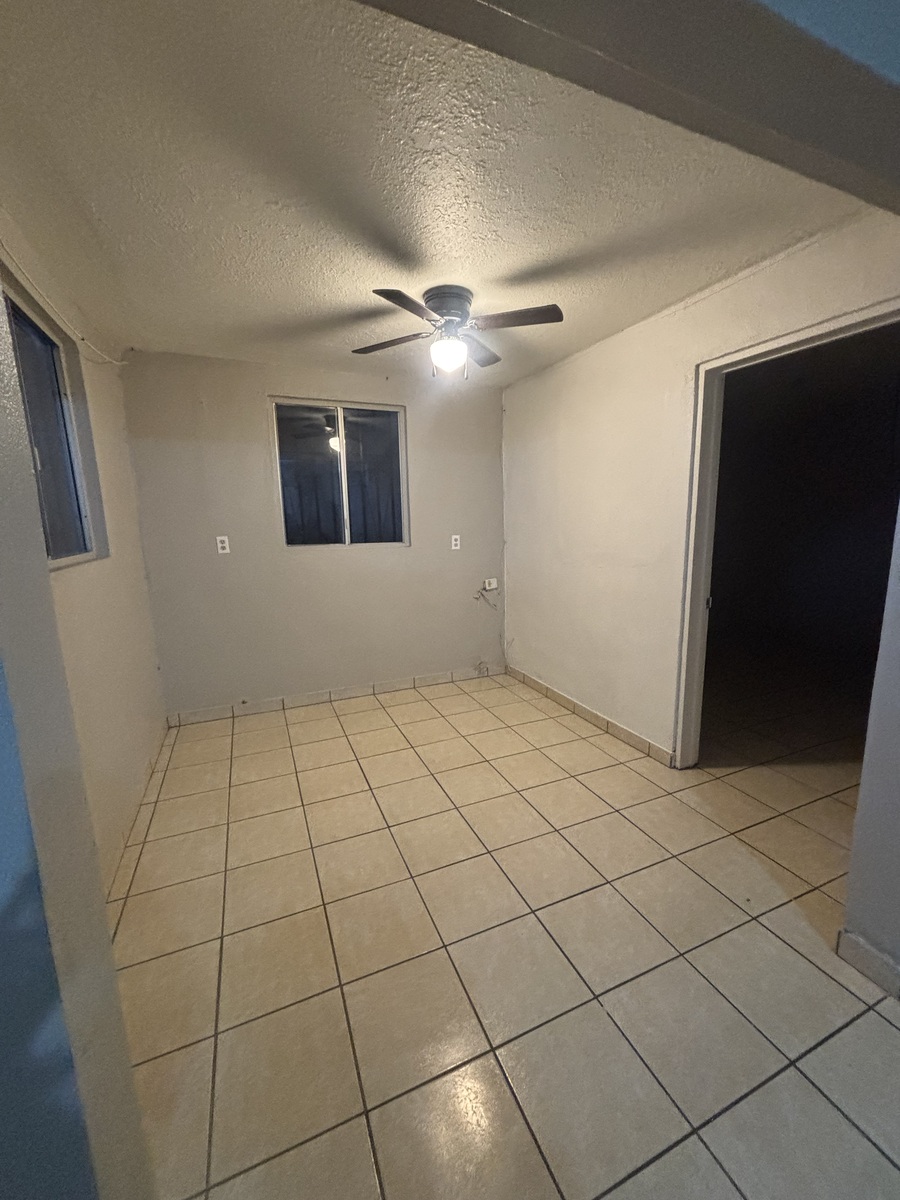 3 of 12: Sala