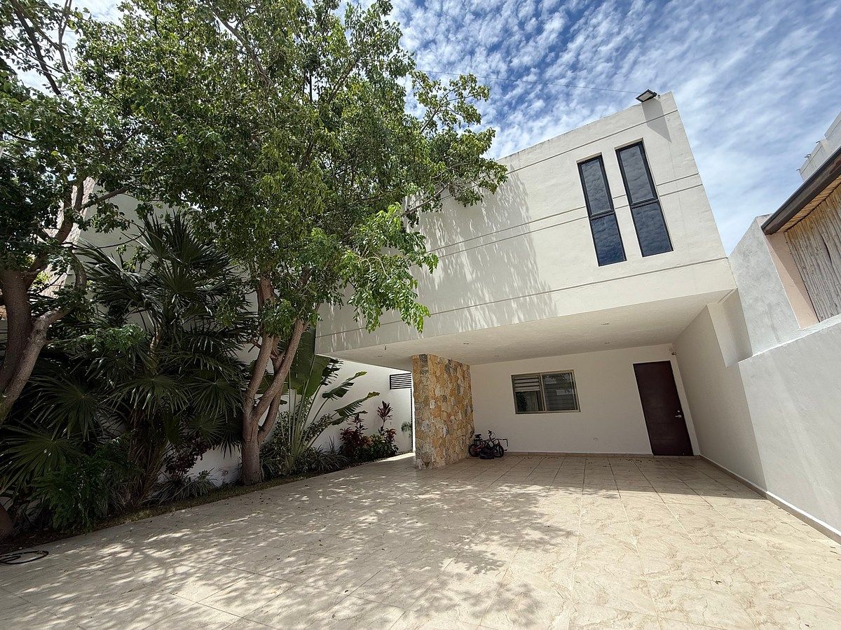 Casa à venda/aluguel equipada e com painéis solares em Temozón Norte, foto 1 de 21