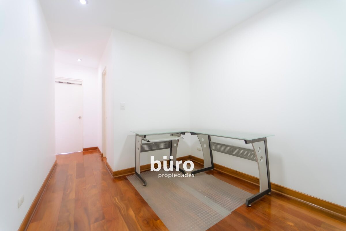 9 de 16: Amplia sala de estar