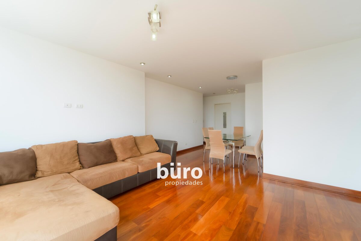 4 de 16: Sala y Comedor muy iluminada