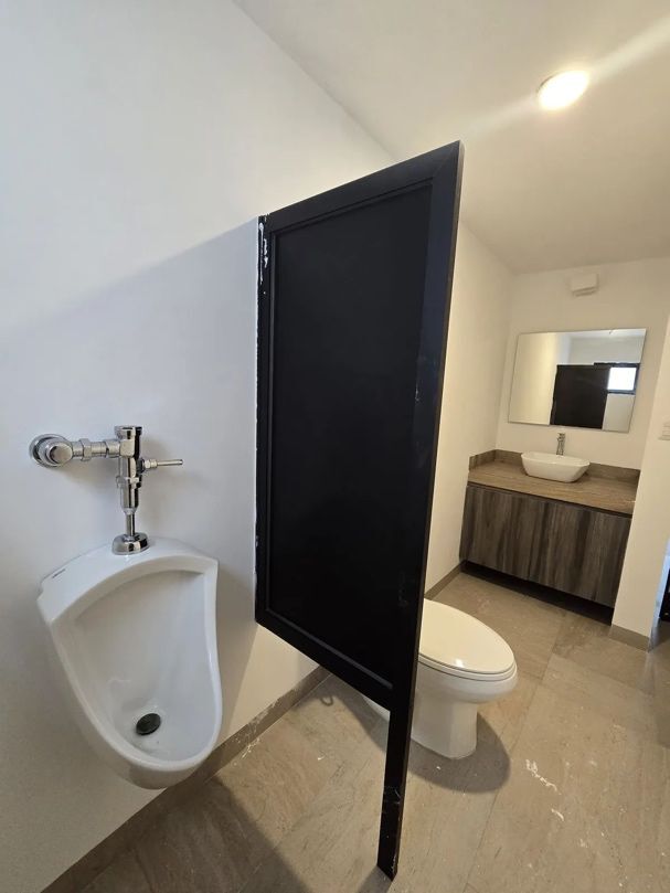 5 de 22: Medio baño PA