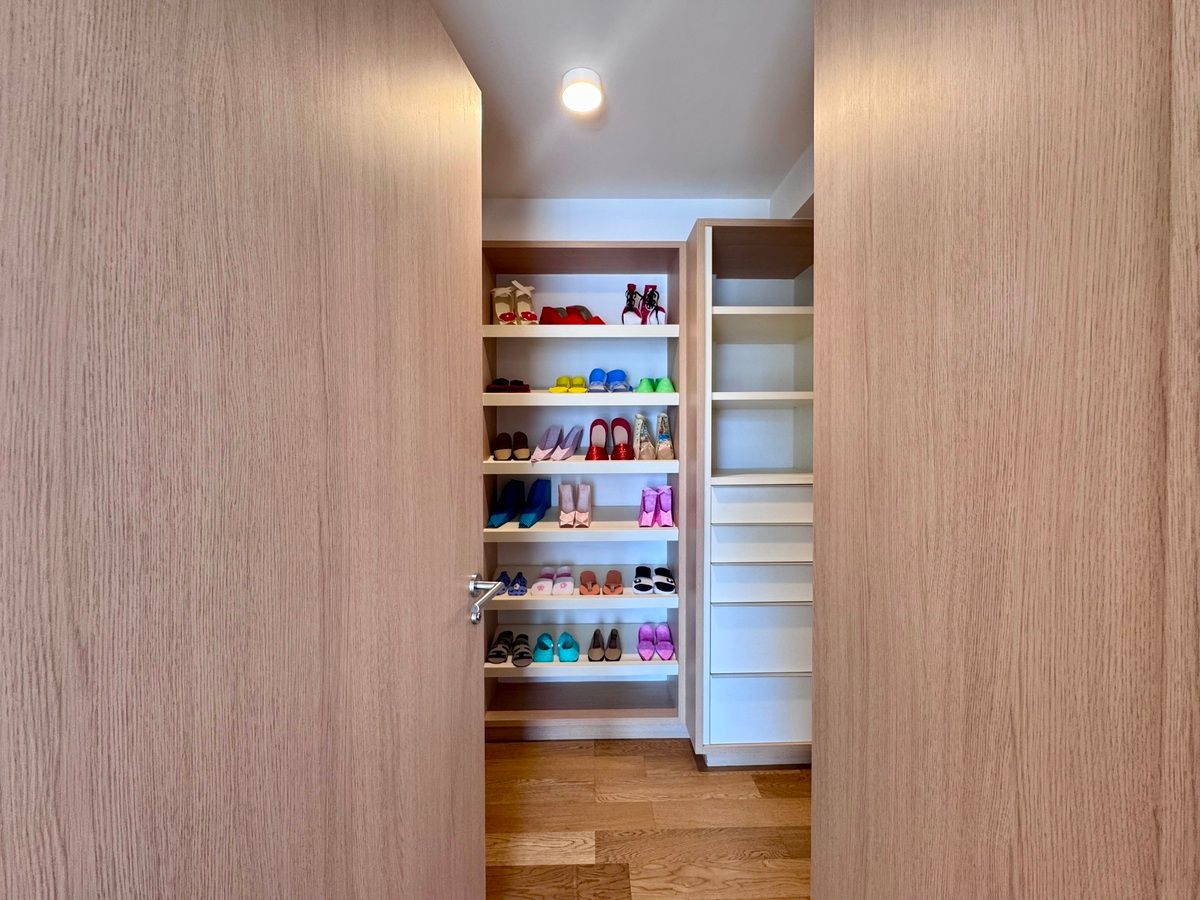 13 de 33: Acceso a vestidor y baño