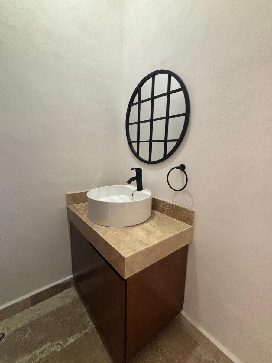 6 de 9: Medio Baño