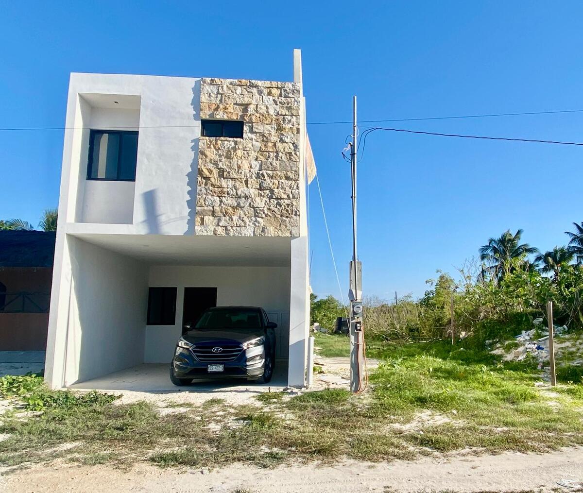2 de 9: Fachada Principal