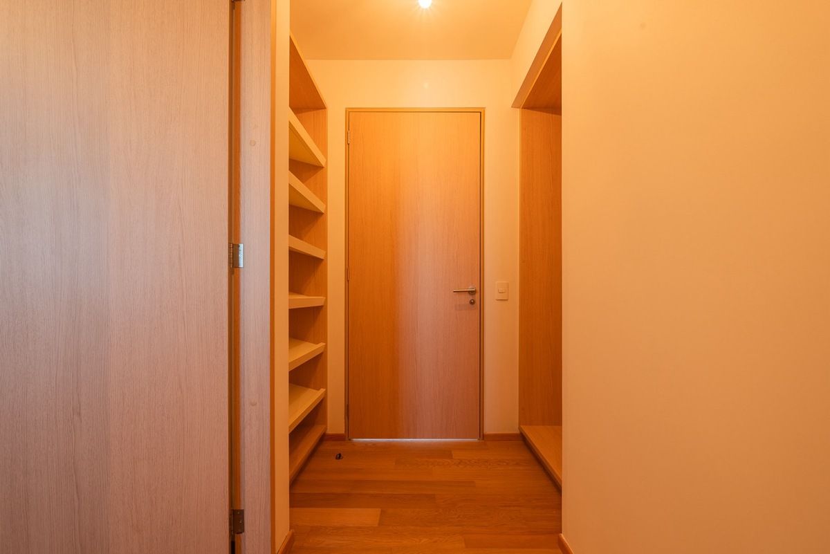 14 de 21: Vestidor recámara principal