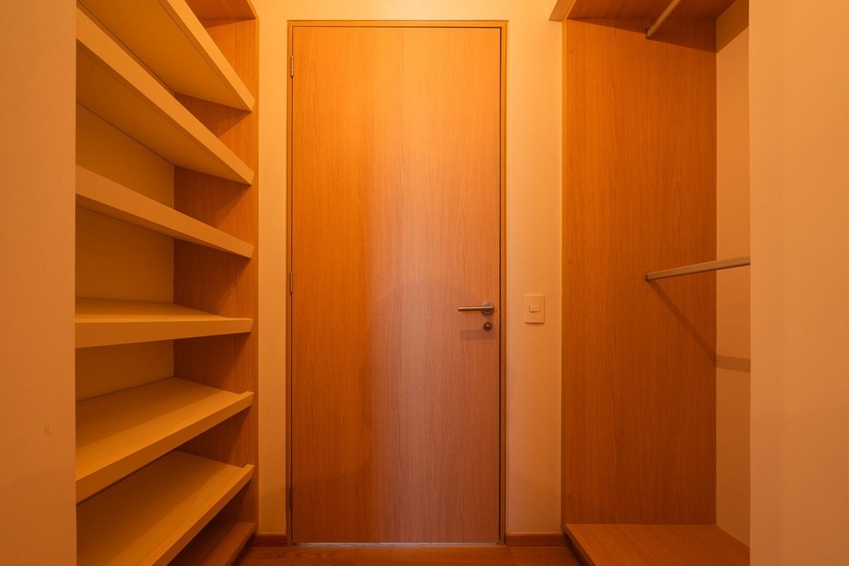 15 de 21: Vestidor recámara principal