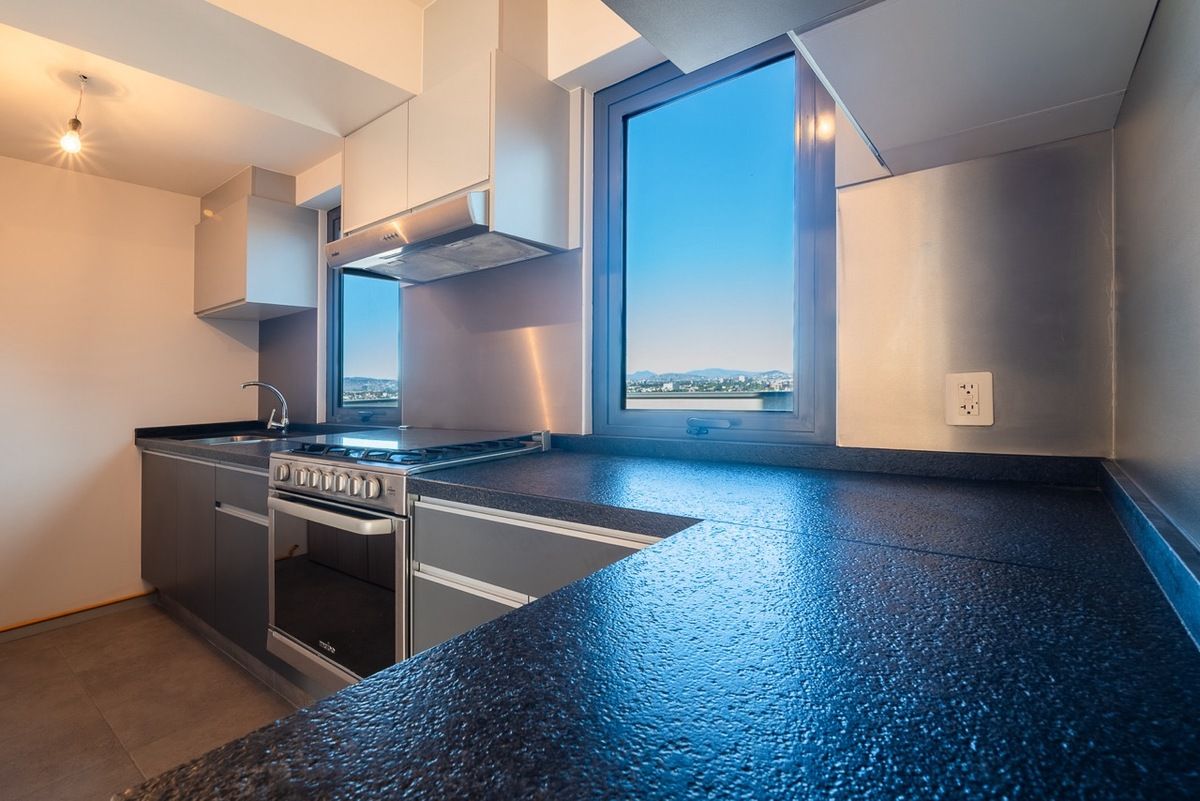 10 de 21: Cubierta de granito en cocina