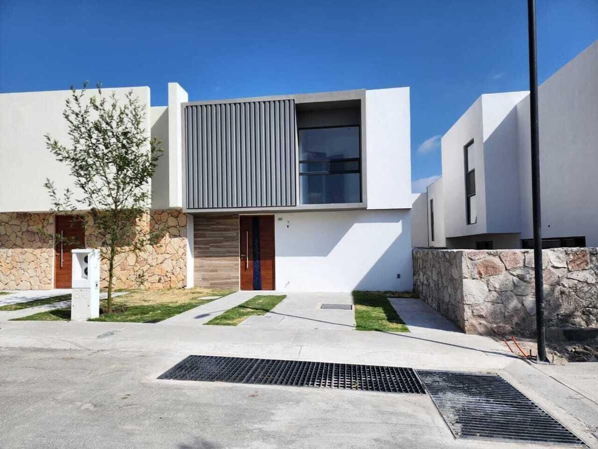1 of 5: CASA ZIBATA QUERETARO FACHADA