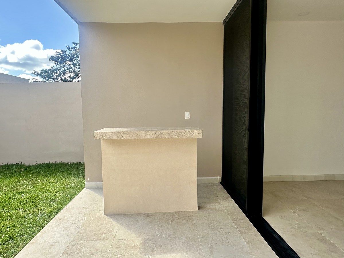 12 of 43: Barra bar exterior