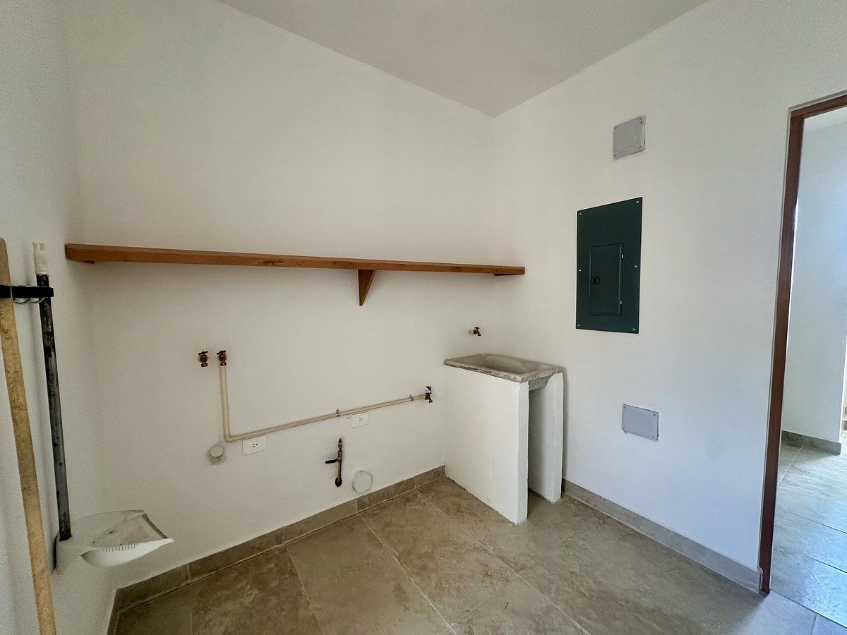 18 of 43: area lavanderia