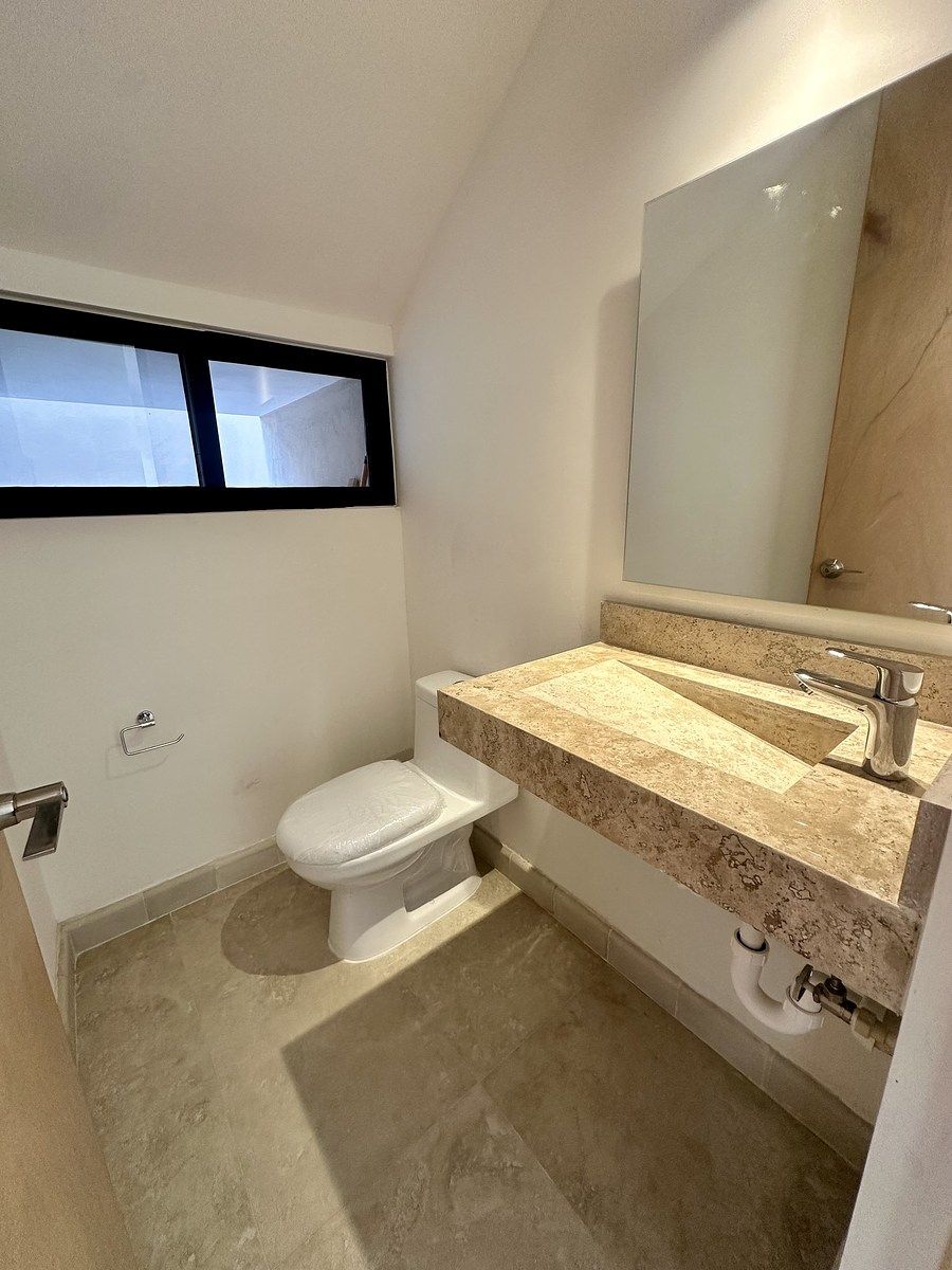 14 of 43: Baño visitas