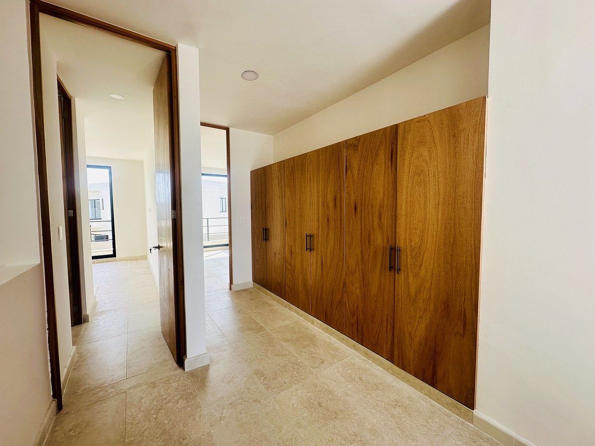 22 of 43: Pasillo distribución PA