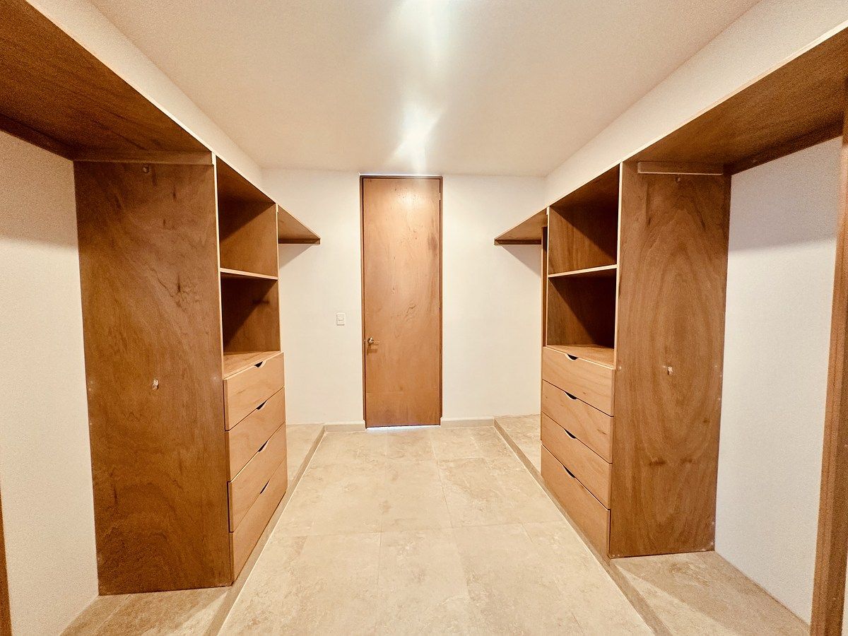 24 of 43: Closet Vestidor