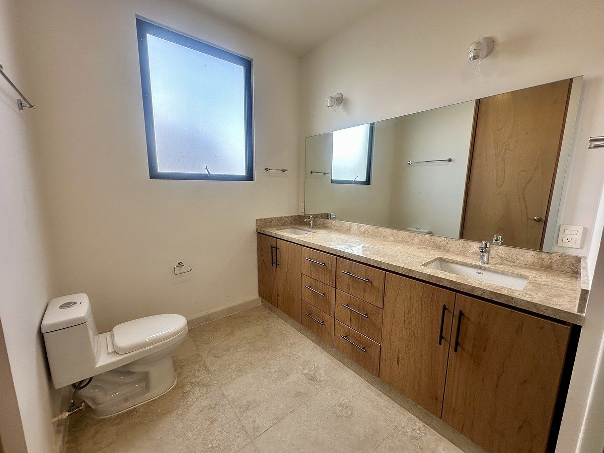 27 of 43: Baño principal