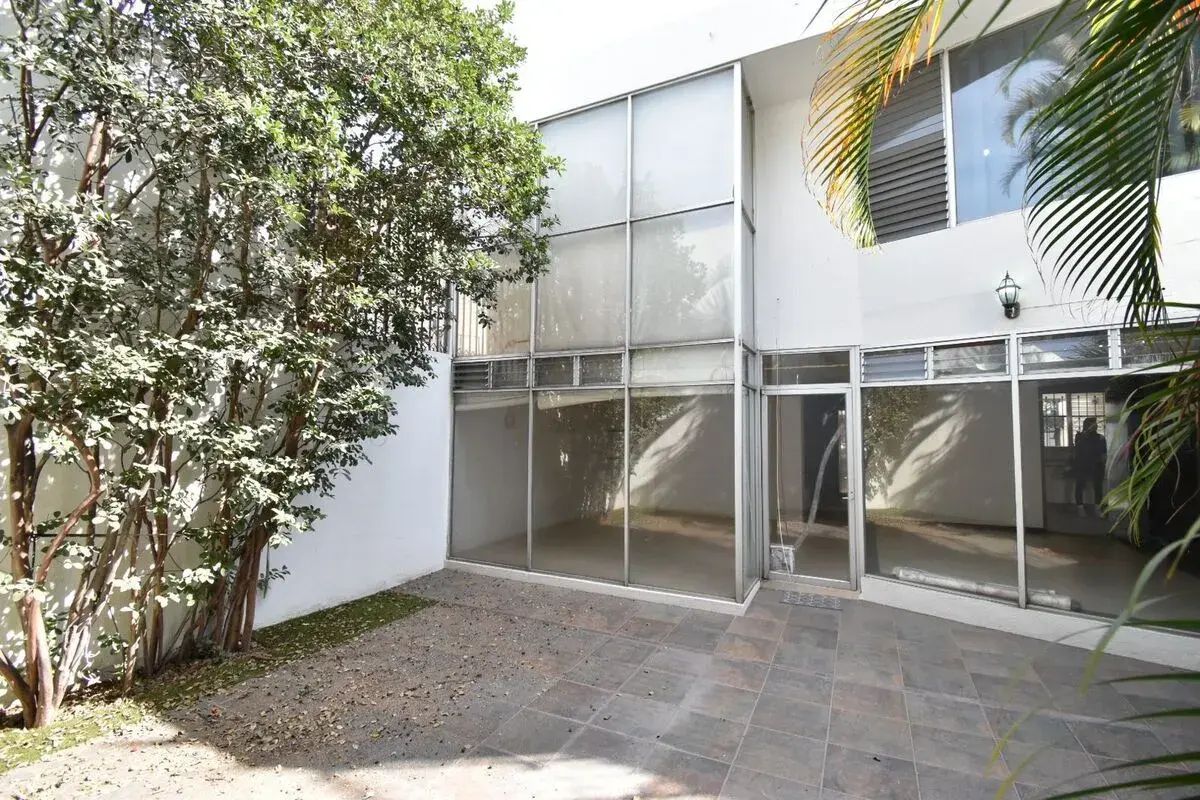 1 of 14: Patio posterior con verdes vistas