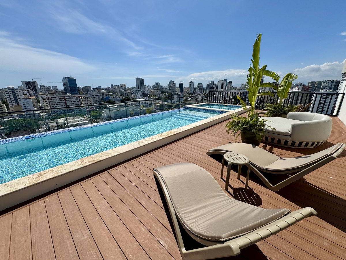 31 de 32: Piscina con sundeck