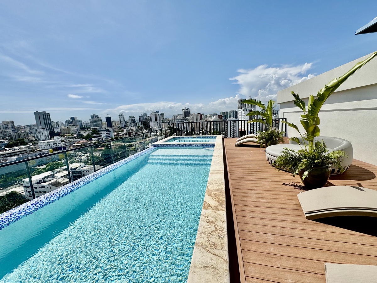 32 de 32: Piscina con sundeck