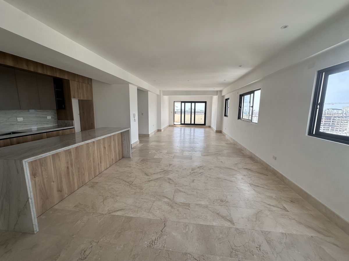 2 de 18: Sala comedor y pantry