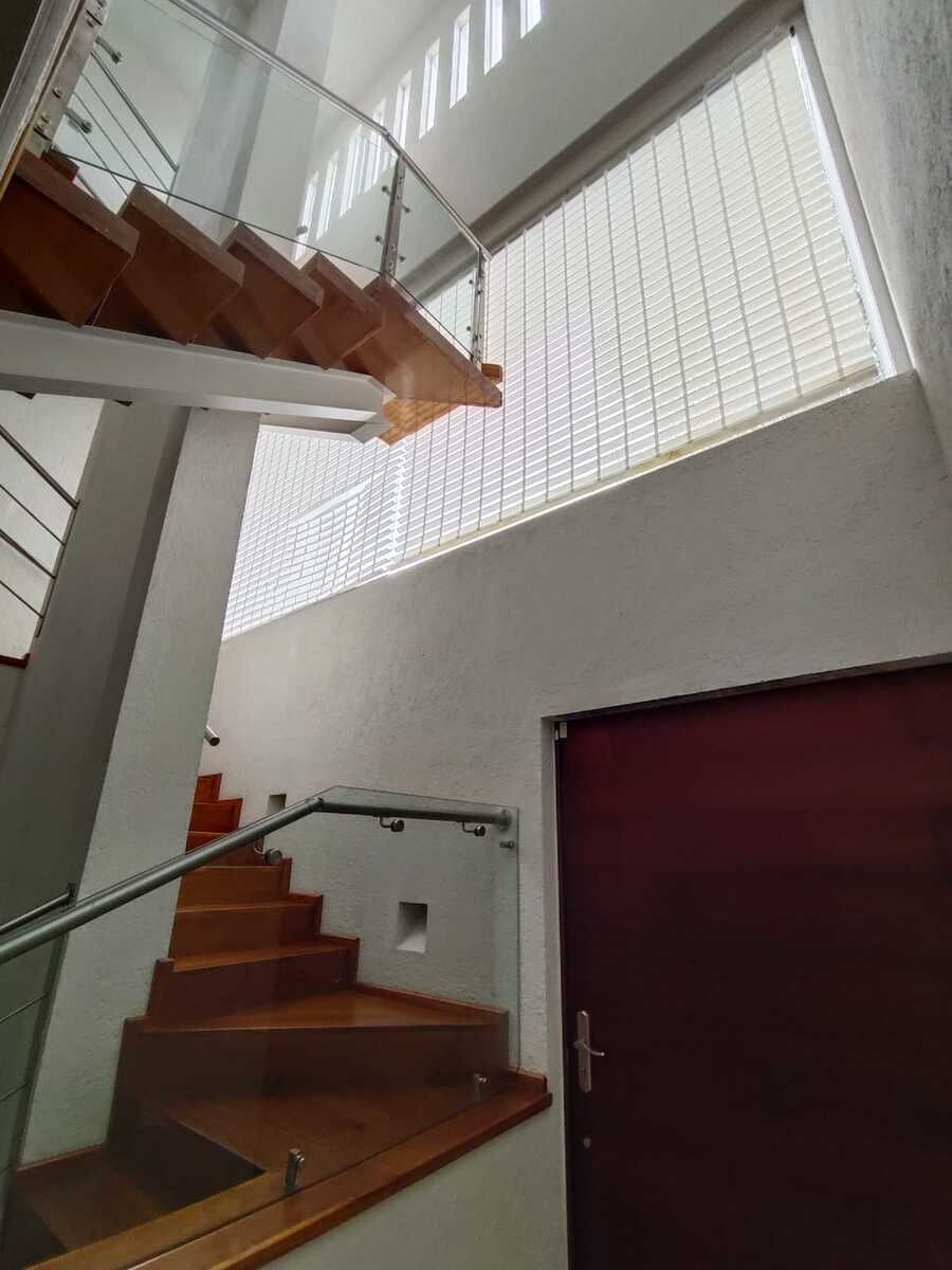 2 de 44: Escalera principal