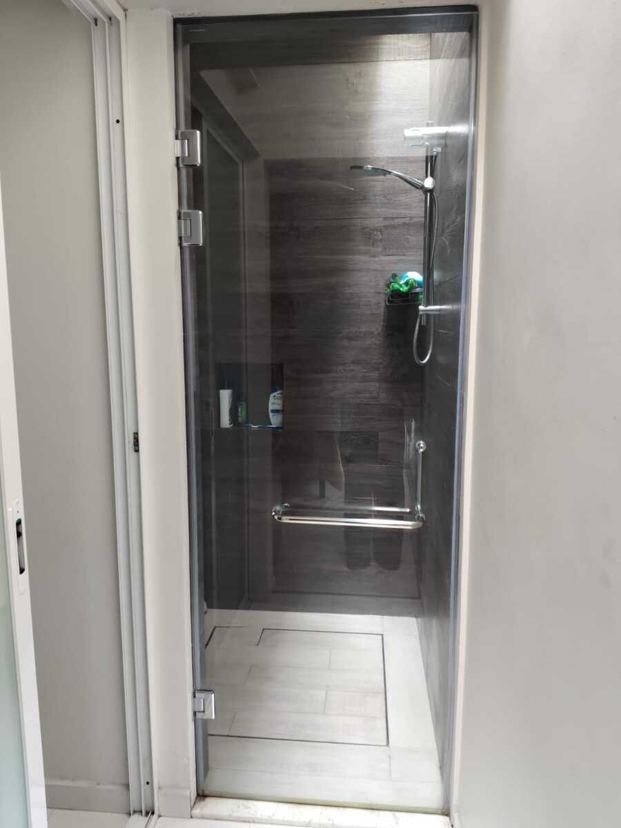 14 de 44: Regadera, recámara principal