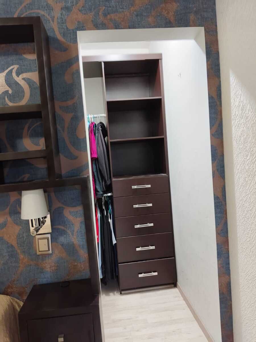 13 de 44: Walking closet de recámara panta baja.