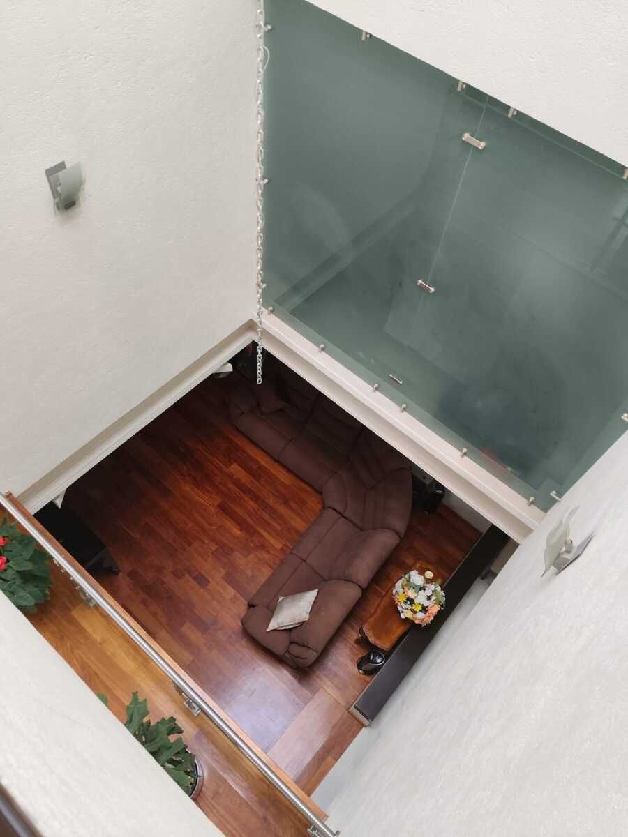 42 de 44: Vista de la tercera planta a la sala.