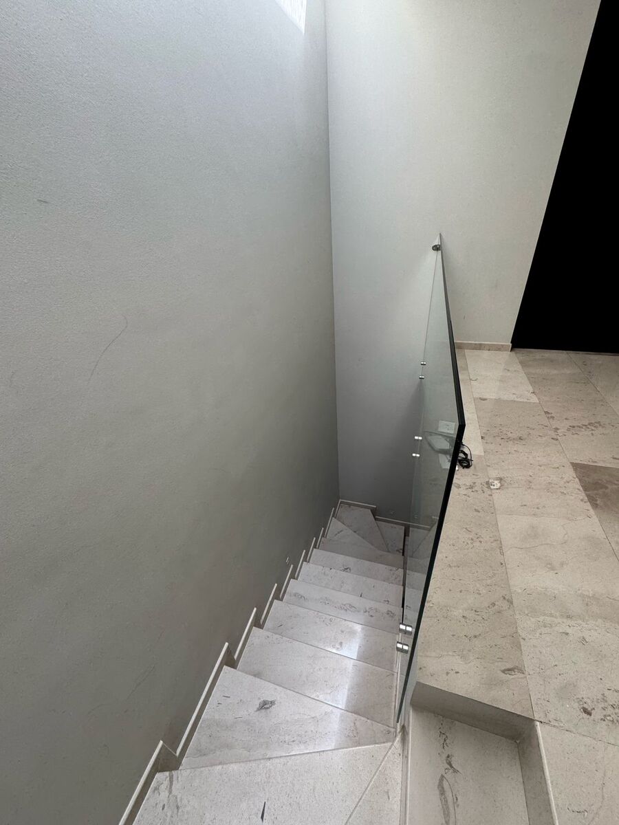 17 de 18: ESCALERA Y DIST