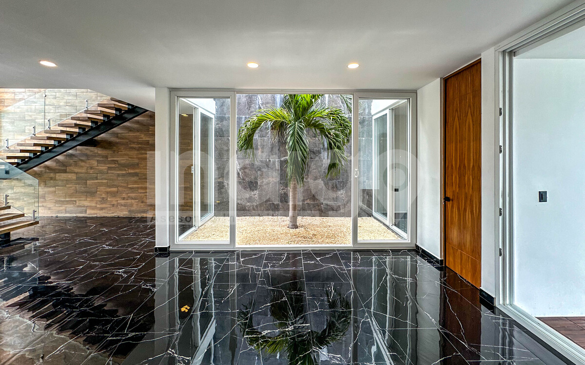 5 de 41: Comedor con Vista al Jardin Interior