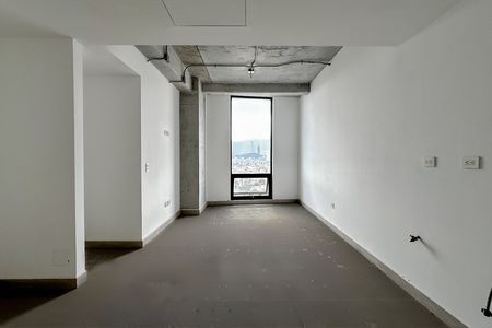 EB-UM0749
