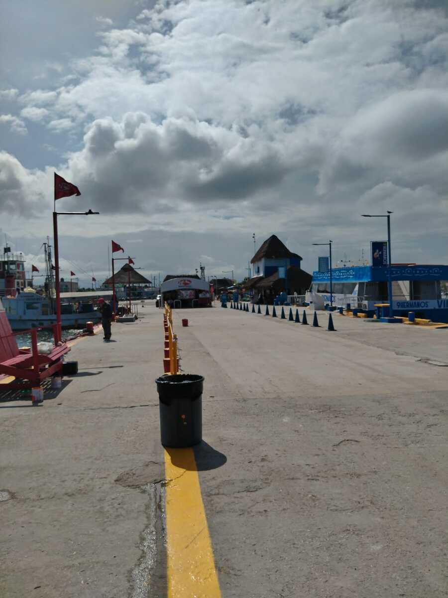 26 of 32: Vista hacia el muelle