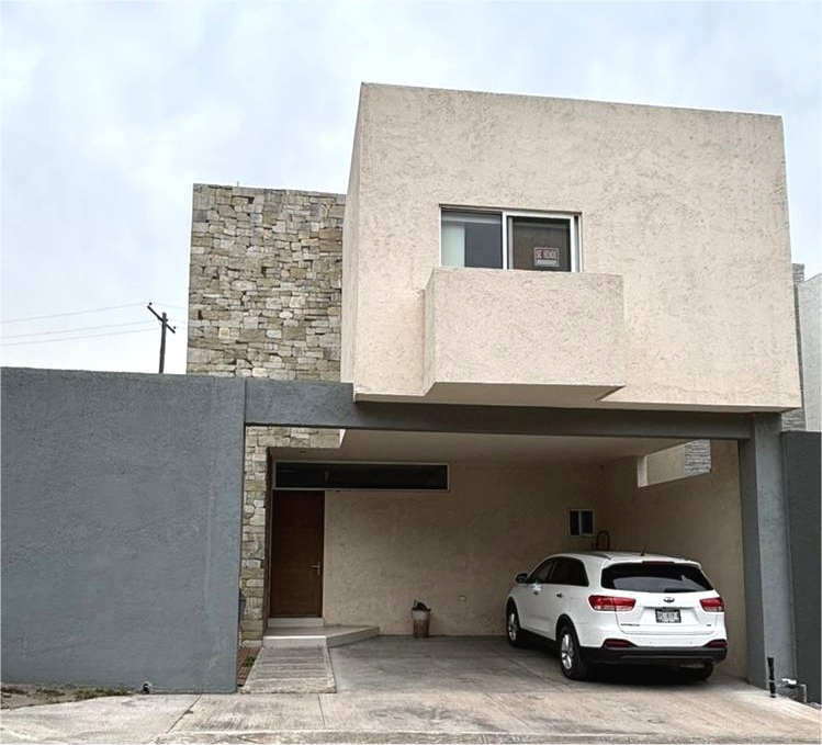 1 of 18: Fachada
