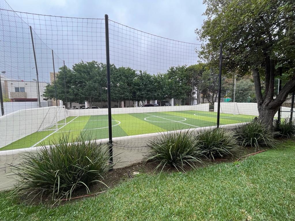15 of 18: Cancha común