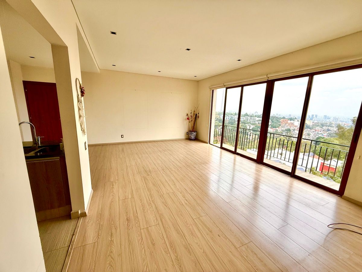 1 de 48: Área social y balcón