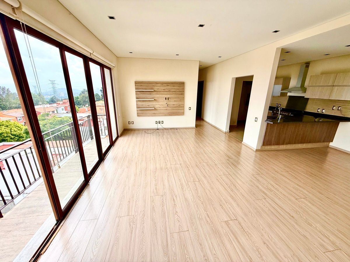 1 de 48: Balcón y área social