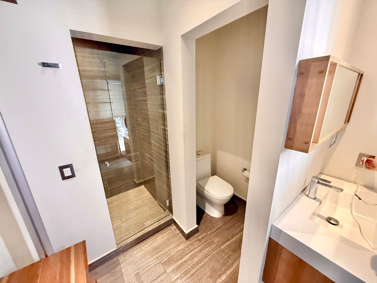 8 de 48: Baño recámara principal