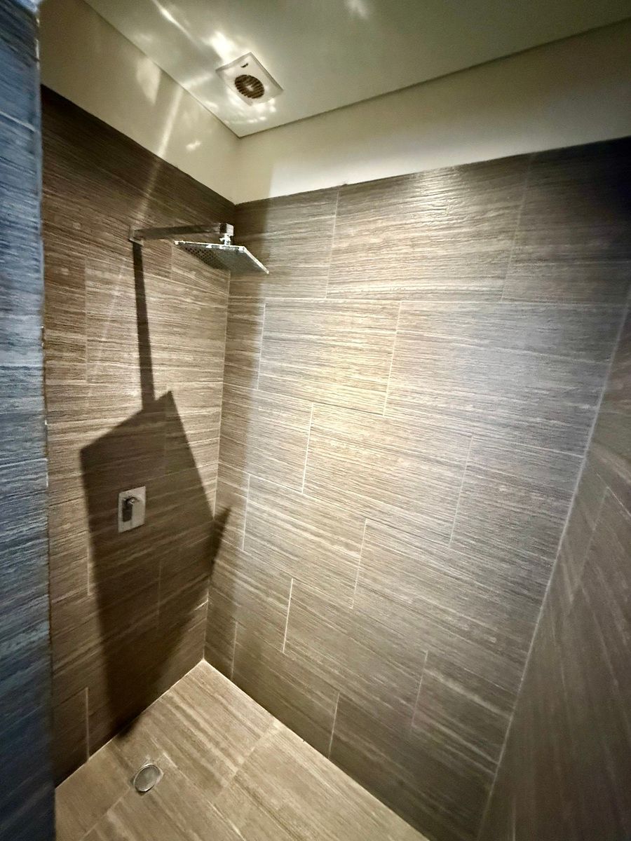 13 de 48: Regadera baño principal