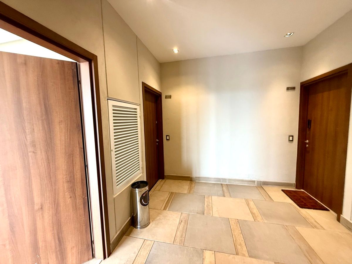 16 de 48: Entrada al departamento