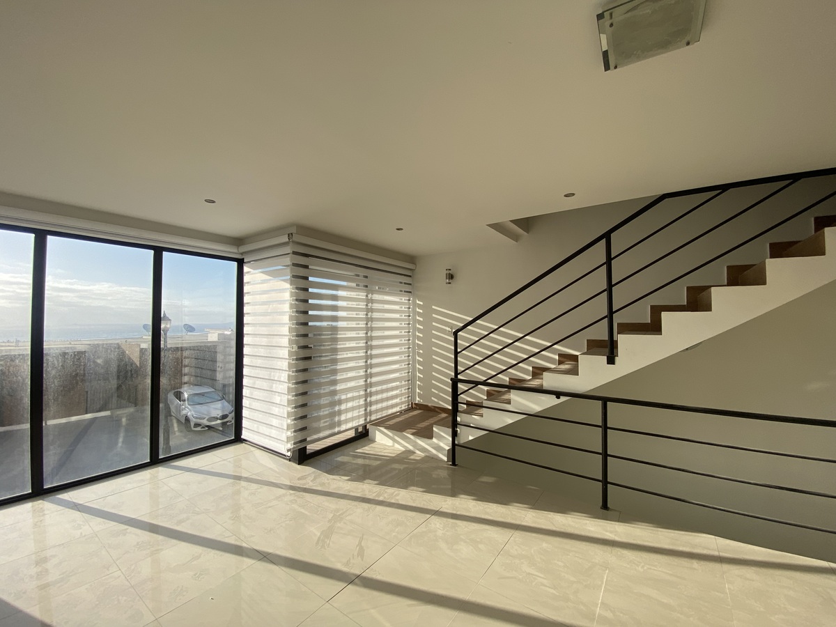 10 of 23: Area de sala