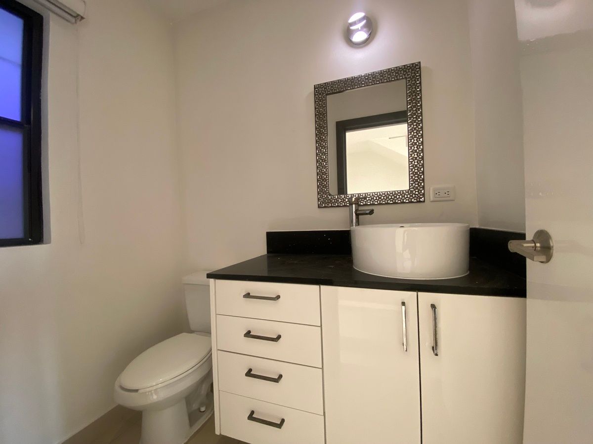 20 de 22: Medio baño